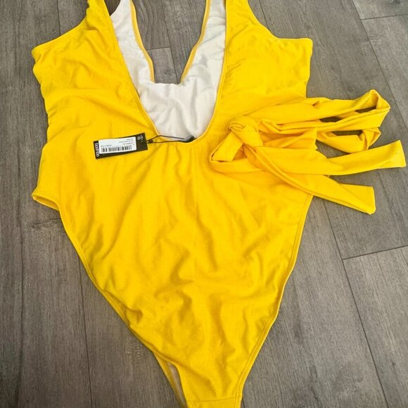 Boohoo Plus Tie Waist Swimsuit | Yellow | Size 22 | NWT - Picture 3 of 4